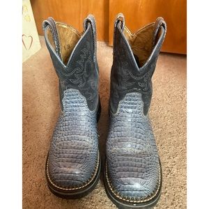Blue Ariat Fatbaby size 8